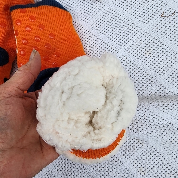 Peanuts  characters Slipper‎ Socks NEW - Picture 2 of 5